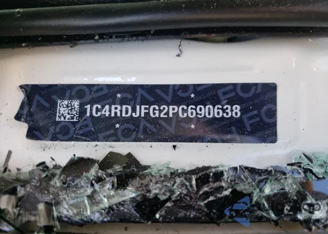 2023 Dodge Durango Pursuit z USA, uszkodzony, nr VIN 1C4RDJFG2PC690638